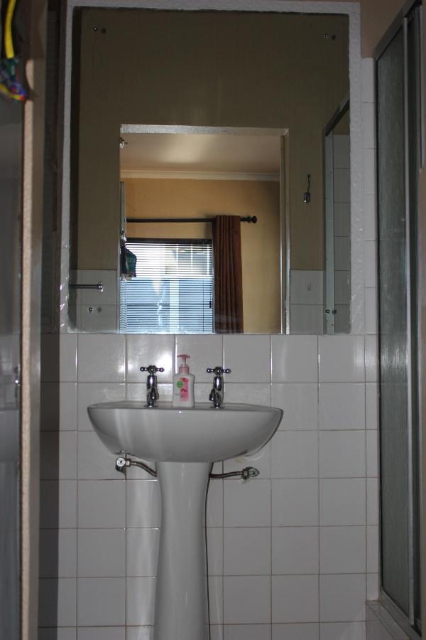 25 On Fitzpatrick Apartment Parow Exterior photo