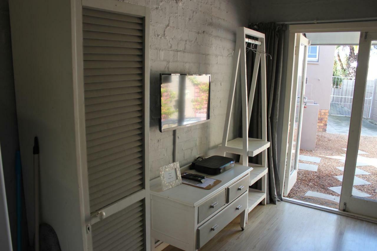 25 On Fitzpatrick Apartment Parow Exterior photo